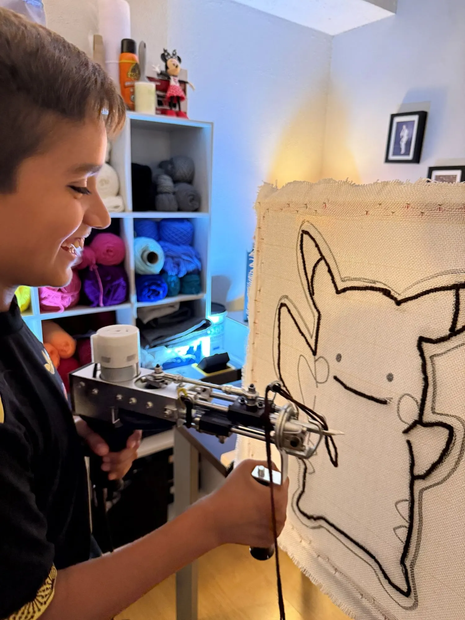 León tufte un Pikachu