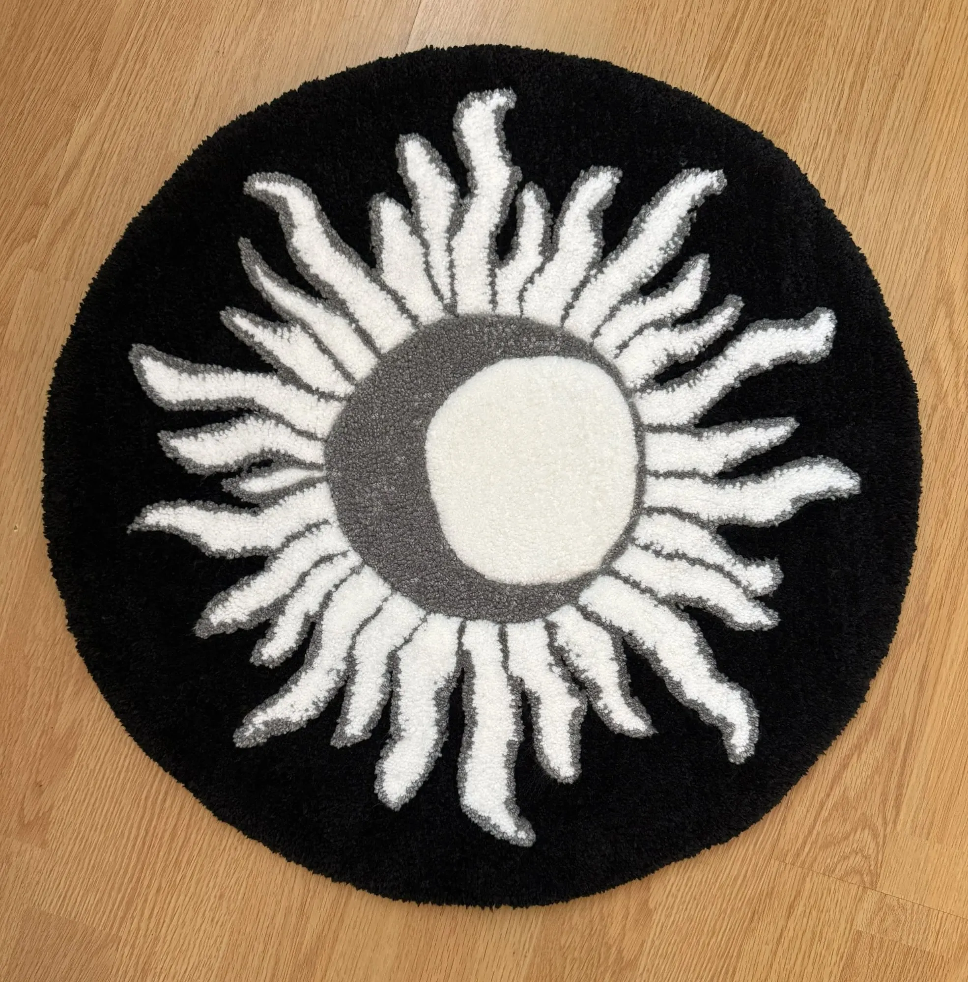 Tapis rond soleil noir et blanc